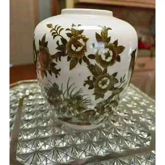 Other - Vintage Brown/white porcelain ginger jar vase